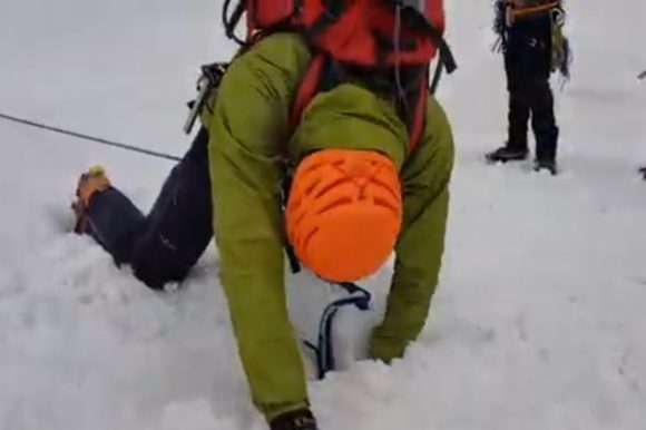 Spasavanje palog u ledenjacku pukotinu 4
